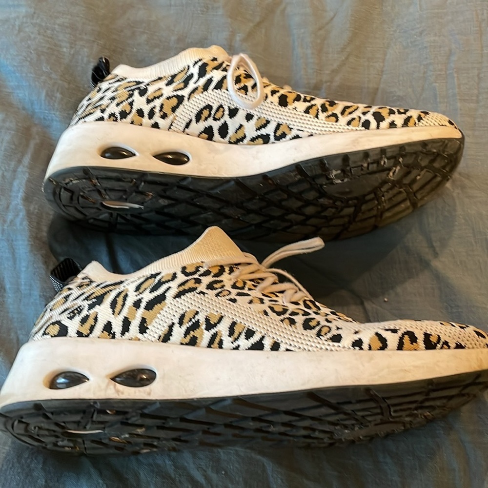Adorable cheetah print shoes! - Picture 2 of 6